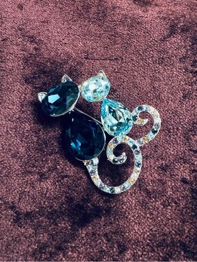Crystal Cat Brooch Pin - Teal & Light Blue